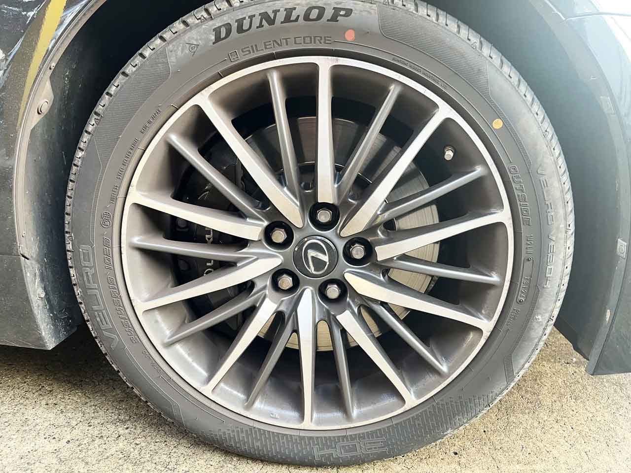 タイヤ洗車前
